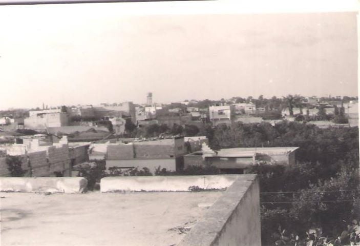Picture for Jabaliya City - Palestine: : هذه الصورة الى مدينة جباليا من على سطح مدرسة جباليا الأعدادية ويظهر فيها خزان المياه ( الحاووز)بالقرب من مستوصف الرعاية منطقة سرارى