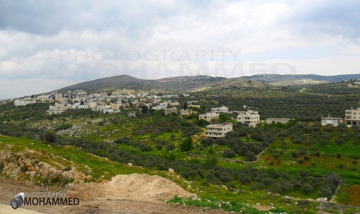 صورة لقرية عزموط - فلسطين: : منظر عام للقرية -- 2011