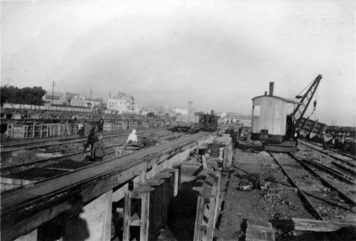 Picture for Haifa City: بناء ارصفت الميناء في حيفا سنة 1930. Browse 70k pictures documenting Palestinian history & culture before Nakba