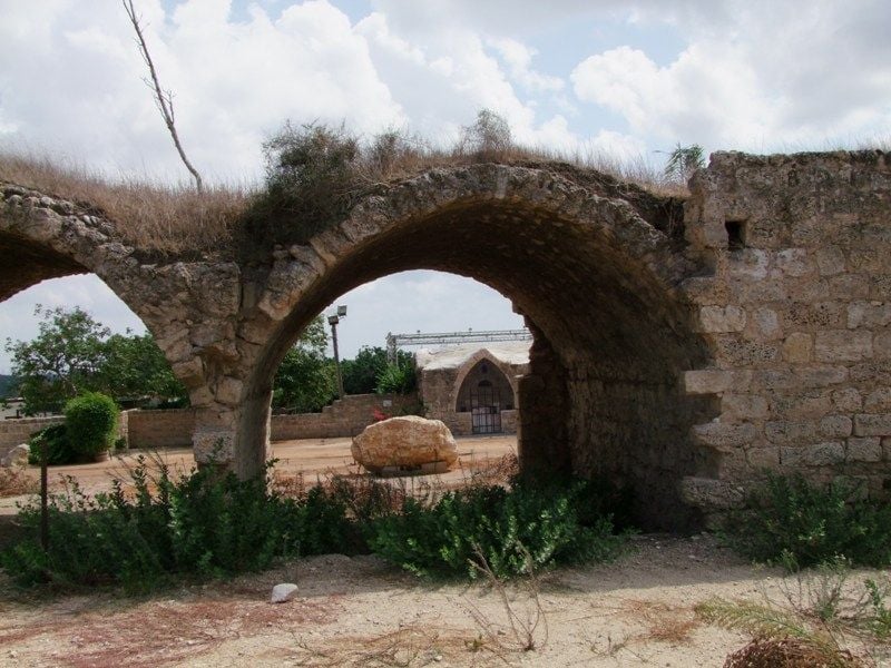 صورة لقرية خربة البرج - فلسطين: : أنقاض الخان كل ما تبقى من القرية