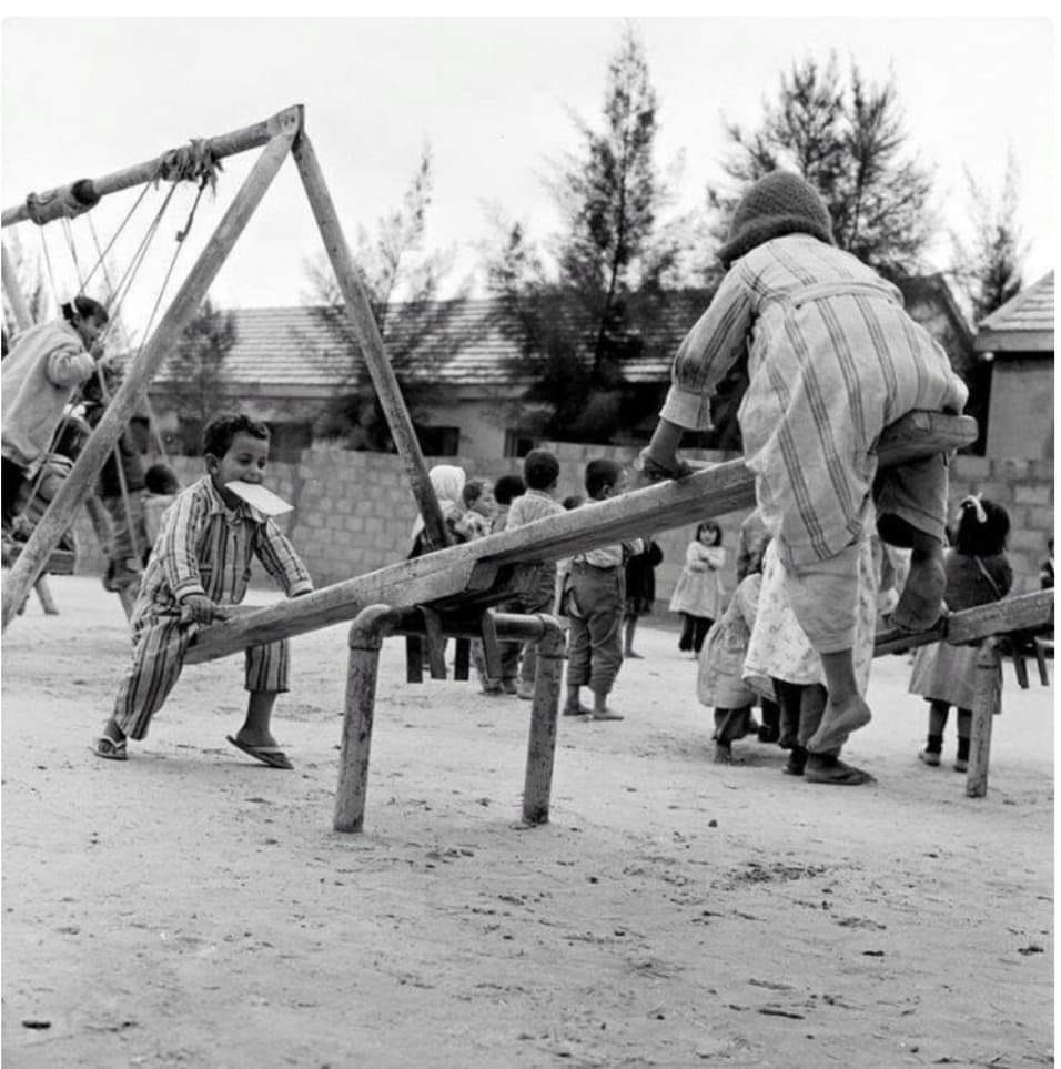 صورة لمدينة يافا: الاحتفال بالعيد في يافا عام 1933. تصفح 70 ألف صورة تدون الحياة والتراث الفلسطيني جلهم قبل النكبة