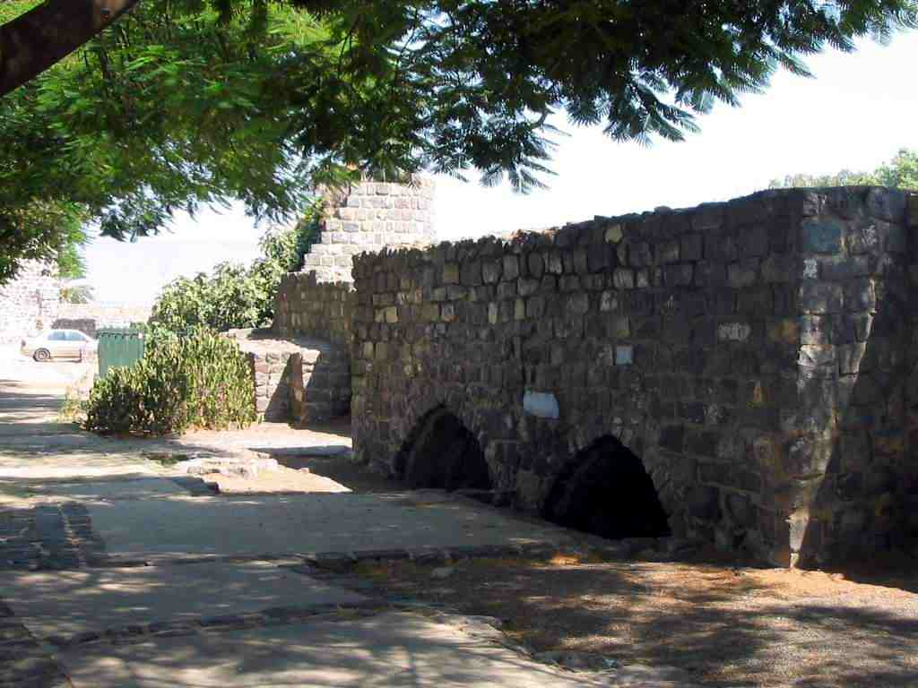 صورة لمدينة طبريا: Archeological remains in Tiberias #4. تصفح 70 ألف صورة تدون الحياة والتراث الفلسطيني جلهم قبل النكبة