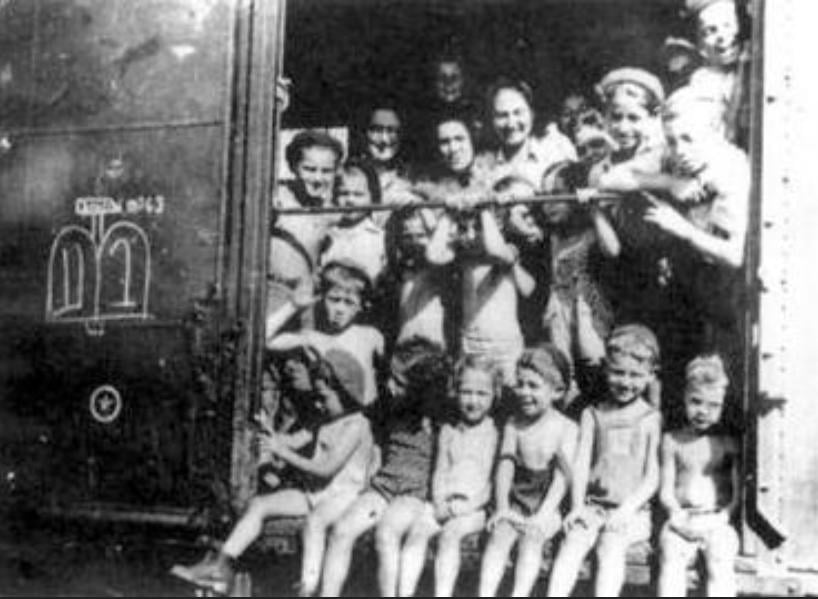 Kastner train passengers on their way to Switzerland, 1944
