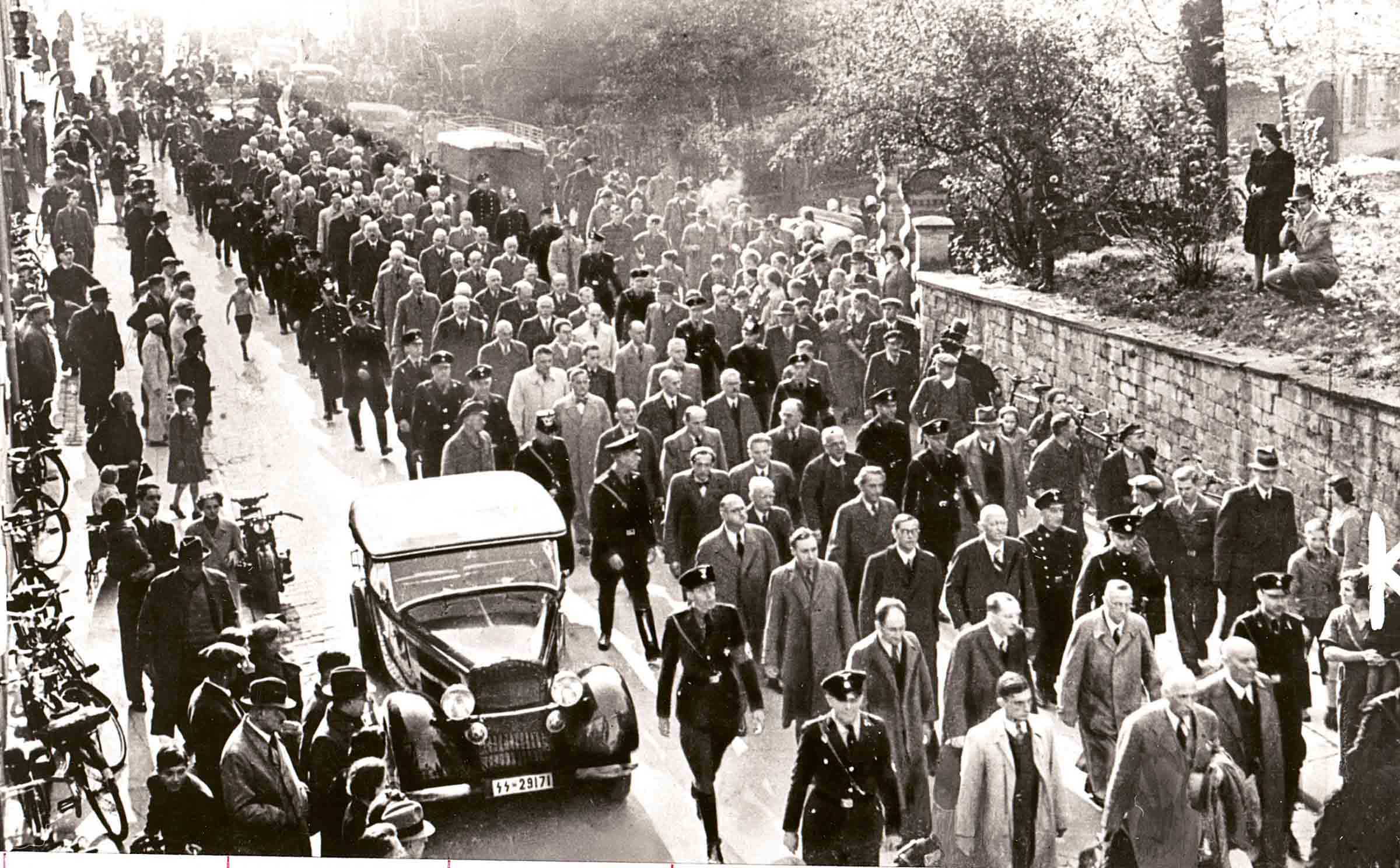 SS men and police take away the Jewish men they have arrested Baden, Baden. November 10, 1938